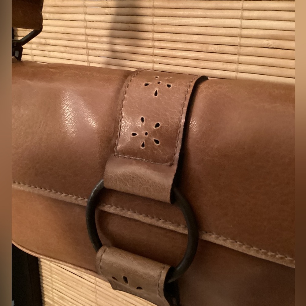 ๐ Vintage Y2K baby bag laser cut vegan leather camel brown tan small purse - Picture 3 of 9
